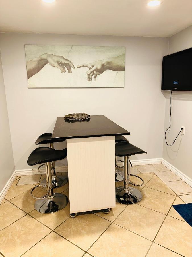 Deluxe Double Room Ii- Hazel Stays Mississauga Dış mekan fotoğraf