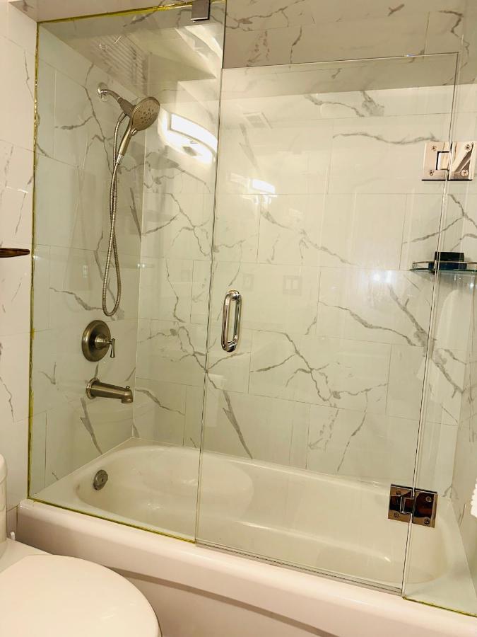 Deluxe Double Room Ii- Hazel Stays Mississauga Dış mekan fotoğraf